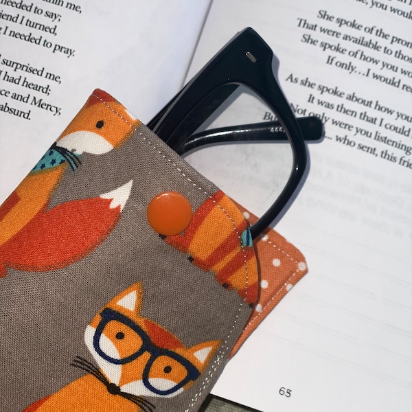 Fox pattern padded fabric eyeglass case, soft pouch for eye glasses, reading sunglass pouch, case with snap closure, eyewear storage pouch