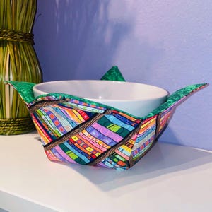 Book shelf themed reversible padded bowl cozy, cotton bowl potholder, gift for reader book lover