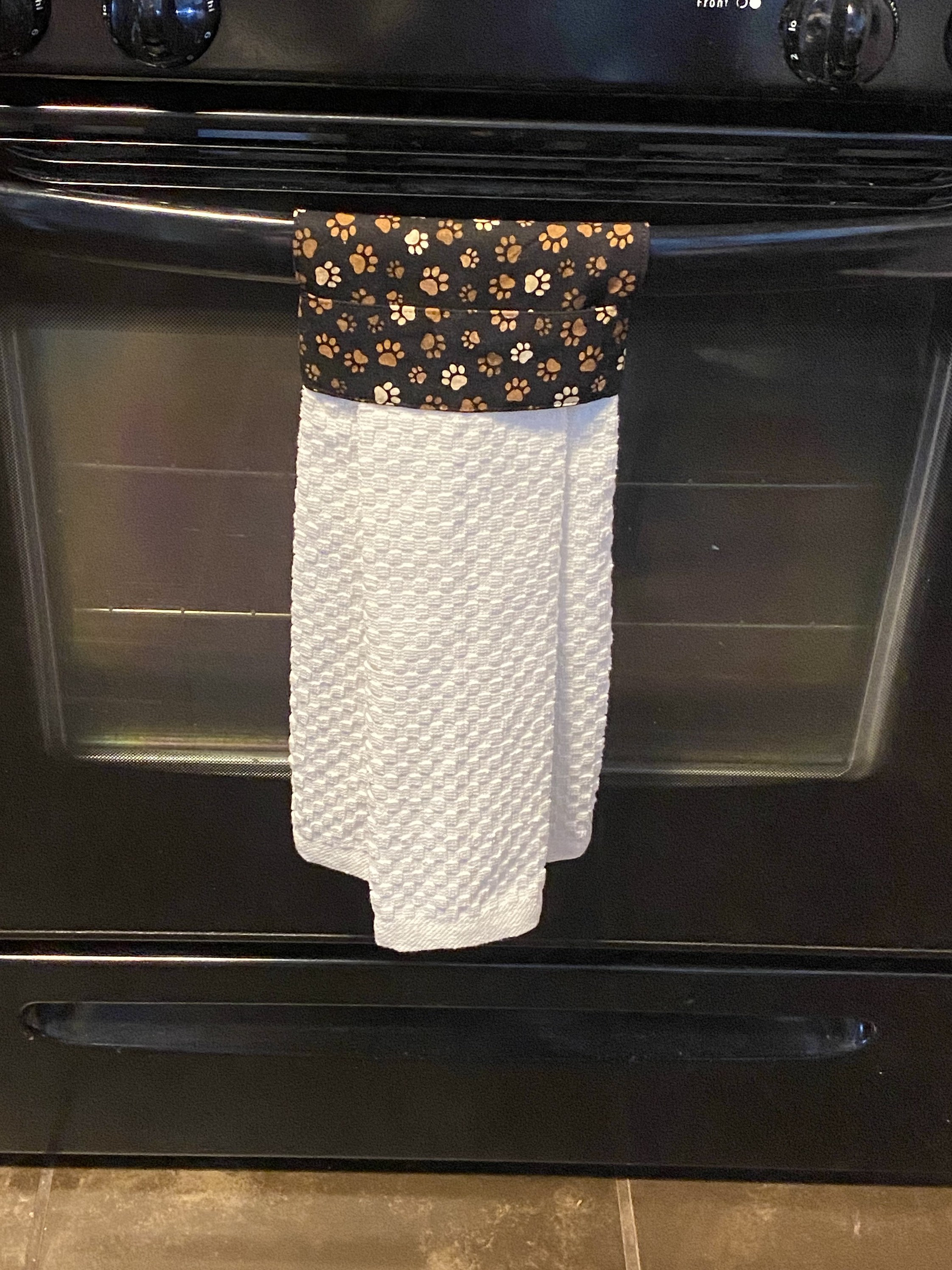 **NEW** Handmade Hanging Kitchen Dish Towel ~ Oven door towel ~ Dogs &  Polka Dot