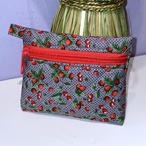 Bolsa con cremallera acolchada con estampado de cerezas, billetera con cadena para llavero, artículos sanitarios, monedero pequeño pequeño, monedas, dije para bolso tamaño 5" x 4"