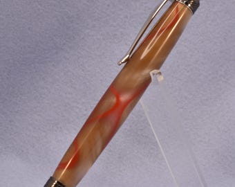 "Bester Click Pen aller Zeiten in ""Tequila Sunrise"" mit Neusilber und Akzenten aus Gun Metal."