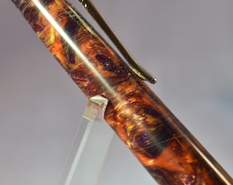 "Bester Click Pen aller Zeiten in ""Chromatischen Federn"" mit Neusilber und ""Gun Metal""-Akzenten."