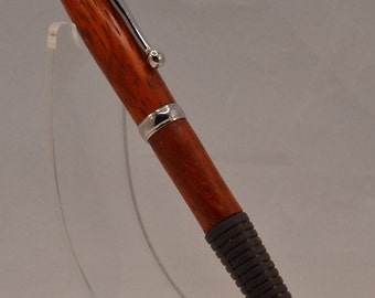 Komfortstift in Padauk mit rhodinierten (wird seltener) überzogenen Akzenten