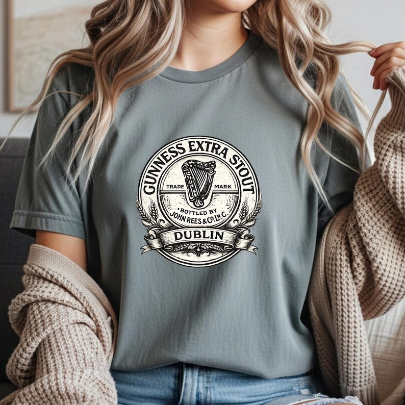 St Patricks Day Guinness Extra Stout Dublin T-Shirt | Vintage Beer Label Tee Bild 1