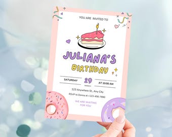 Invitación ilustrada para fiesta de cumpleaños en morado y rosa