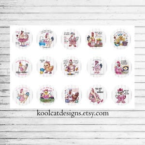 Puede incluir: Una colecci&oacute;n de pegatinas redondas con ilustraciones de acuarela de gallinas en varias poses. Cada pegatina tiene una frase diferente, como "Too Hot to Handle" y "Wake Up and Be Awesome". Las pegatinas est&aacute;n sobre un fondo de madera blanca.
