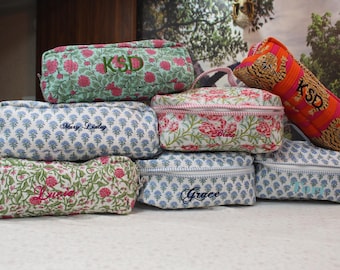 Trousse à cosmétiques personnalisée | Étui de rangement pour accessoires capillaires Dyson | Trousse de maquillage matelassée florale | Trousse de maquillage avec nom personnalisé | Trousse de toilette de voyage