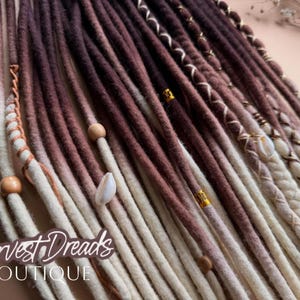 Handgemachte Dreadlocks aus Merinowolle: Sattes Schokoladenbraun, Blond