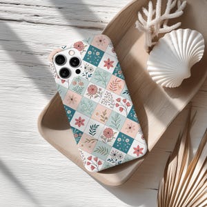 Pastellblommigt mobilskal: Cottagecore Patchwork, Spring Garden