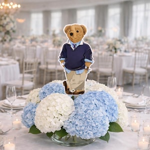 Può includere: Un cartello in legno rustico con la scritta "Welcome to our home" in lettere bianche. Il cartello presenta una finitura invecchiata e un design semplice e accogliente, perfetto per l'arredamento dell'ingresso.