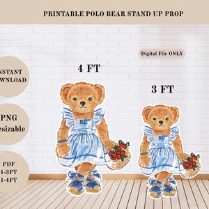 Pode incluir: Adereço imprimível Polo Bear com dois ursos castanhos, um com 122 cm e outro com 91 cm de altura. Os ursos usam vestidos azuis e seguram cestas de cerejas. O texto inclui "Download instantâneo", "PNG redimensionável" e "PDF 1-3FT 1-4FT".