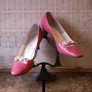 Vintage Women's Pink Pumps with Fabric Rosettes - Low Heel from D'Antonio New York - Size 8 1/2 AAA