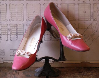 Vintage Women's Pink Pumps with Fabric Rosettes - Low Heel from D'Antonio New York - Size 8 1/2 AAA