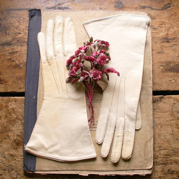 Paire de gants vintage pour femmes en peau d'enfant avec poignets larges - Taille 7 1/2