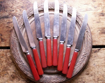 Set of 8 Vintage Dinner Knives with Red Bakelite? Handles from Royal Brand Cutlery Company - Great Retro Cottage Decor