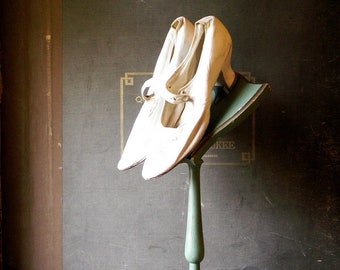 Vintage Sage Green Shoe Display Stand with Gold Edging - Retro Department Store Decor