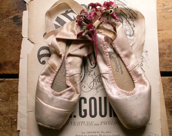 Vintage Ladies Pink Toe Shoes - Capezio Ballet Slippers with Ankle Ribbons - Size 5B
