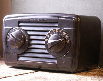 Vintage General Electric Tube Radio - Still Works!