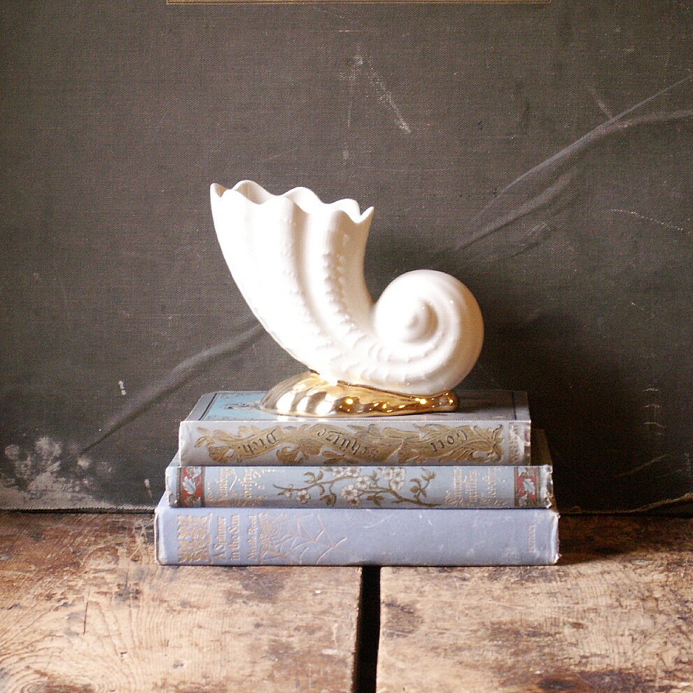 Shell Shape Vase Vintage Shell Shaped Planter Vase With Gold Base - Retro Palm Beach ...