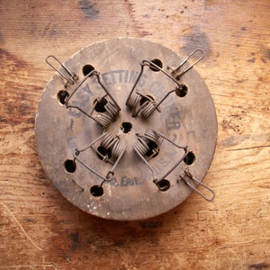 Vintage legno mouse trap - Creepy Halloween Decor - Easy Setting Choker di Lovell Mfg.