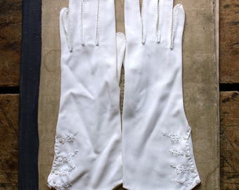 Vintage Ladies White Cotton Gloves with Embroidered Cuffs and Tiny Button Detail - Wedding Gloves