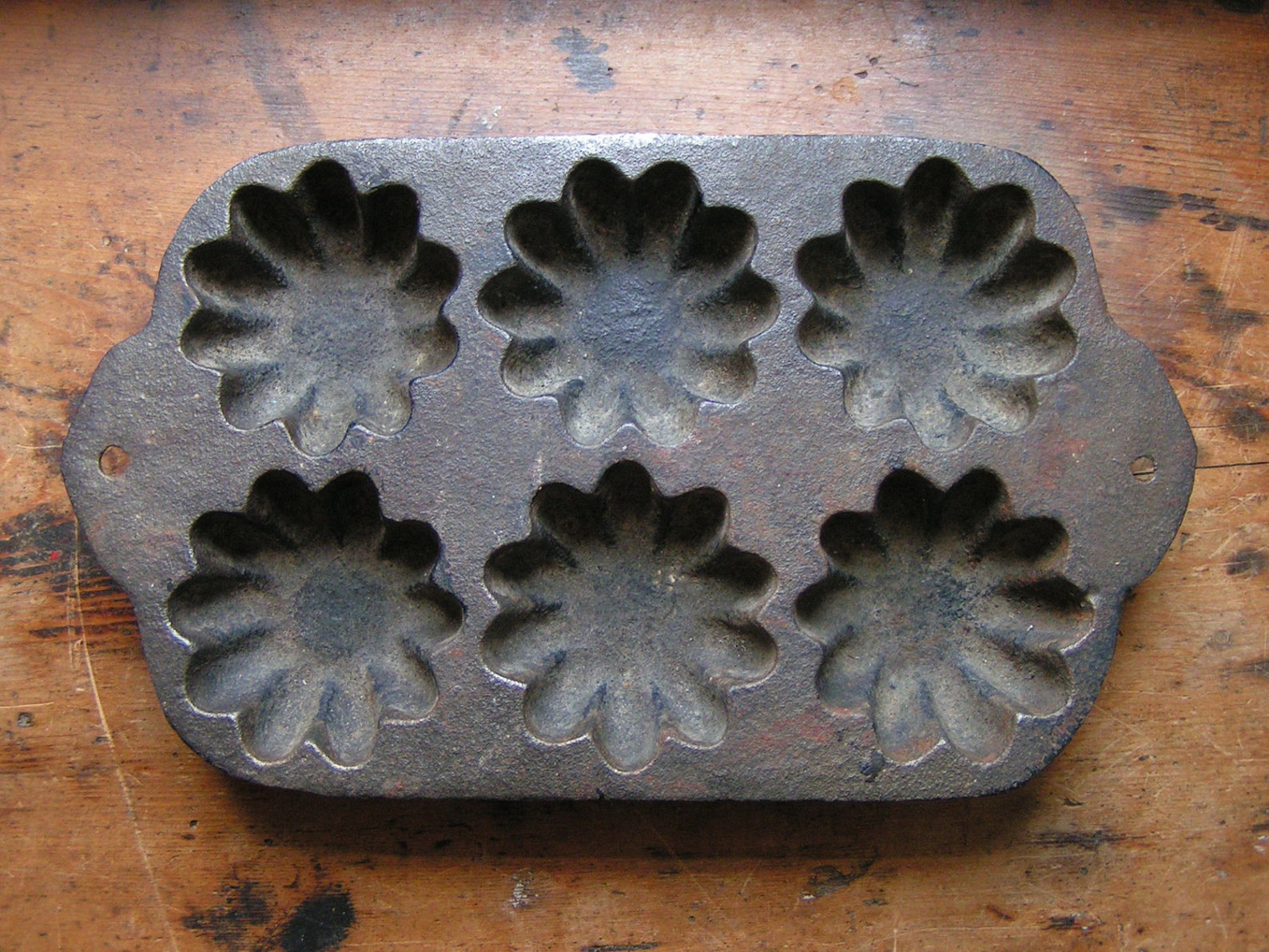 Vintage Small Cast Iron Bundt or Muffin Pan Etsy