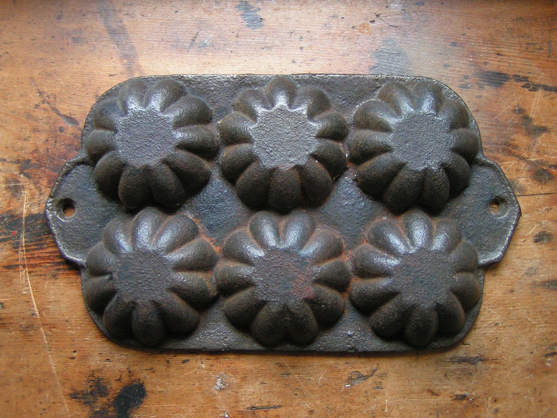 Vintage Small Cast Iron Bundt or Muffin Pan Etsy