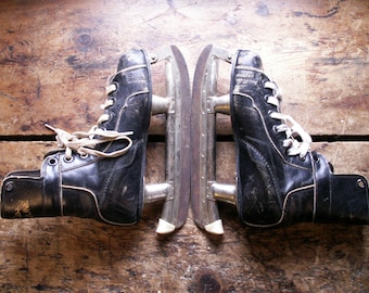 Vintage Mens Black Hockey Ice Skates - Mudroom Decor