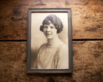 Vintage Framed Lovely Lady Photograph - Daguerre Studio, Chicago Illinois