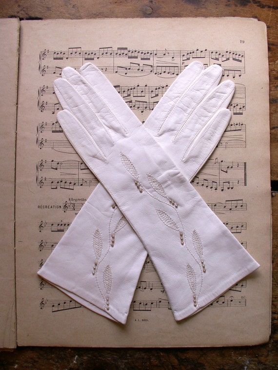 Vintage White Leather Beaded Ladies Gloves - Weddi