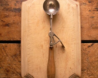 Vintage Gilchrist No. 31 Ice Cream Scooper with Wood Handle - Great for Cookie Making!