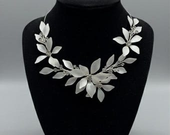White Floral Statement Necklace, Bridal Flower Collar Choker, Matte Resin Leaf Wedding Jewelry