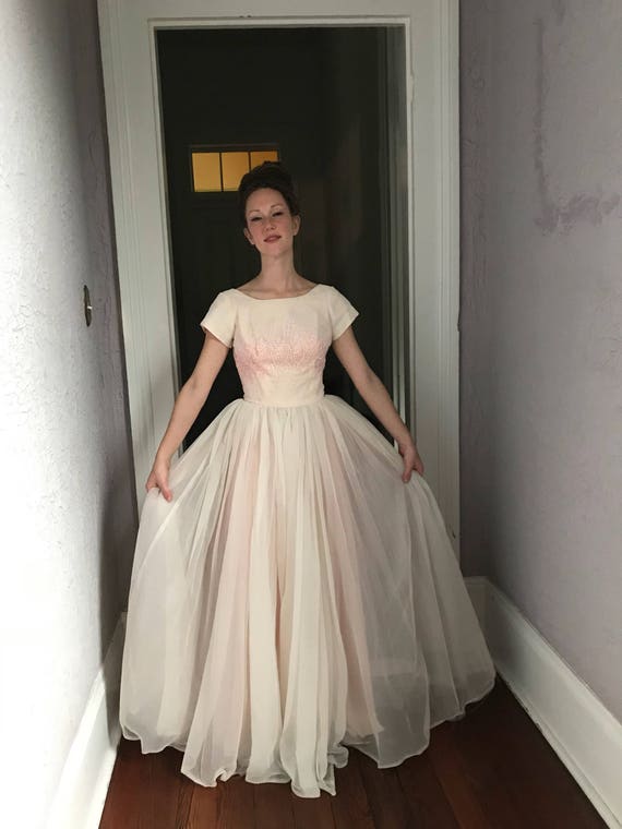 50's Vintage Pink and White Embroidered Wedding Go