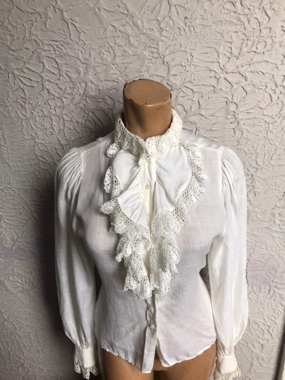 70's/80's Vintage White Linen & Lace Ruffle Blouse