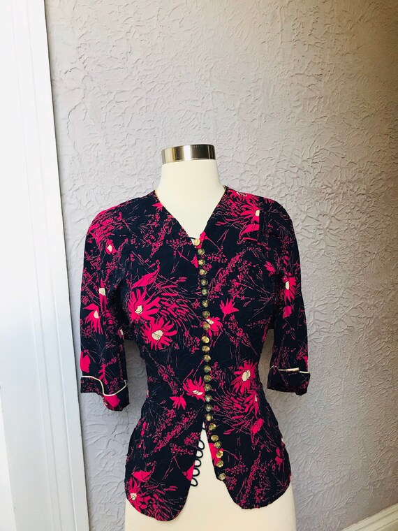 1930’s Vintage Adorable Rayon Floral Print Button