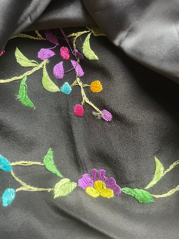 Vintage Hand Embroidered Silk Mandarin Top Blouse… - image 4