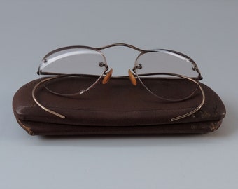 Vintage Gold Wire Frame Eyeglasses with Brown Shuron Case / Wire Rimmed Glasses with Nose Pads / Wire Rim Eyeglasses with Decorative Temples