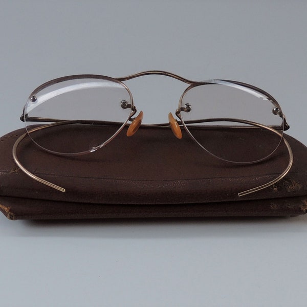 Vintage Gold Wire Frame Eyeglasses with Brown Shuron Case / Wire Rimmed Glasses with Nose Pads / Wire Rim Eyeglasses with Decorative Temples