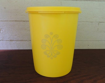 Vintage Citrus Yellow Tupperware Canister 811-3 with Starburst Lid / Small Tupperware Servalier Canister / Plastic Kitchen Canister