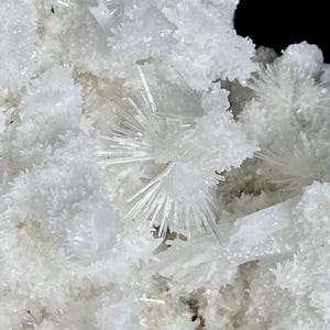 Peça única, grande e rara de 783 gramas! Espécime de cristal de aragonita branca em formato natural @Paquistão. Peça para colecionadores/expositores de minerais.
