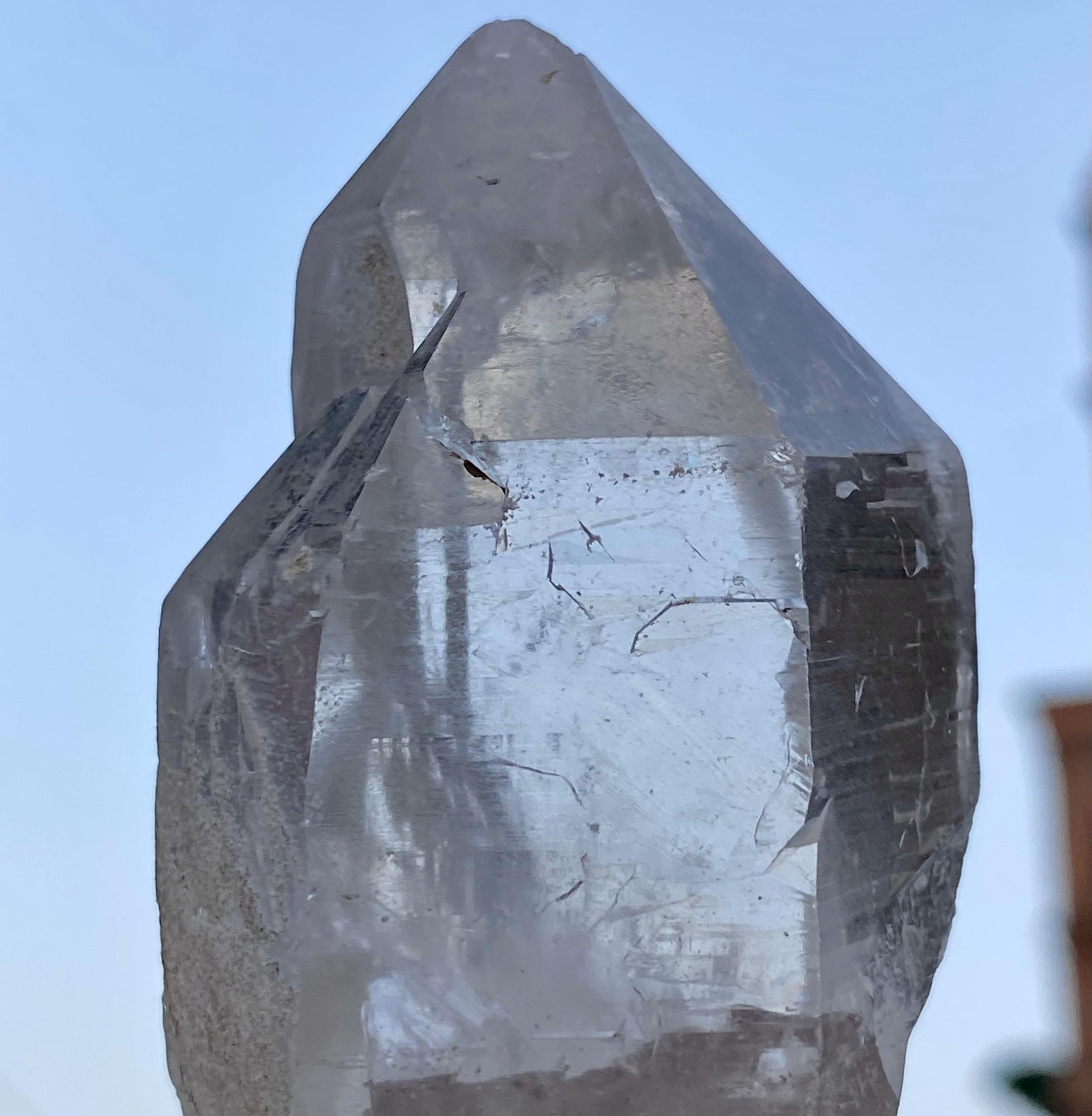 151グラム ユニークな天然の透明なヒマラヤ水晶標本 パキスタン産 