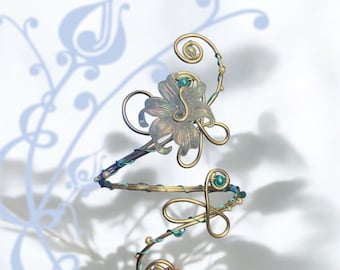 Brazalete con flor azul plateada de diseño caprichoso - Inspirado en Silvermist