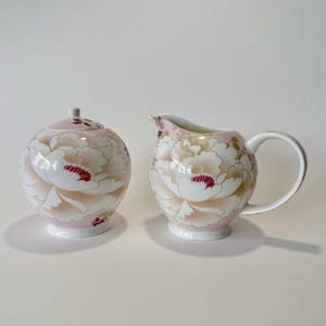Maxwell & Williams Kimono Pink Sugar Bowl and Creamer Set  New Condition.
