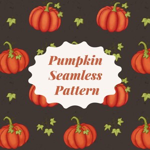 Könnte beinhalten: Ein sich wiederholendes Muster mit orangefarbenen Kürbissen mit grünen Stielen und Blättern auf einem dunkelbraunen Hintergrund. Der Text "Pumpkin Seamless Pattern" wird in einer weißen, dekorativen Form angezeigt.
