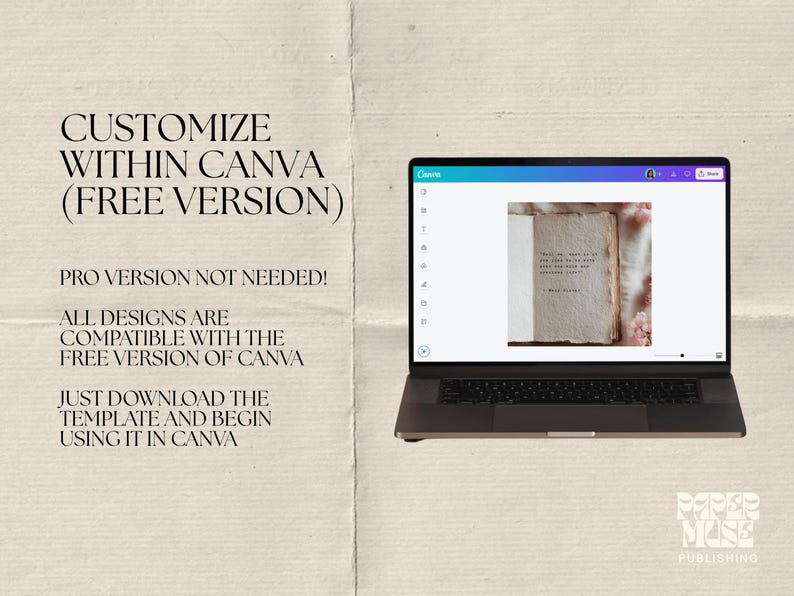 Pu&ograve; includere: Un laptop mostra un modello di design Canva. Lo schermo mostra un libro aperto con testo. Il testo recita "Personalizza all'interno di Canva (versione gratuita)". Testo aggiuntivo promuove la versione gratuita.