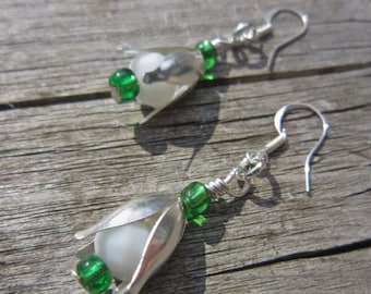 Snowdrop earrings - white and emerald