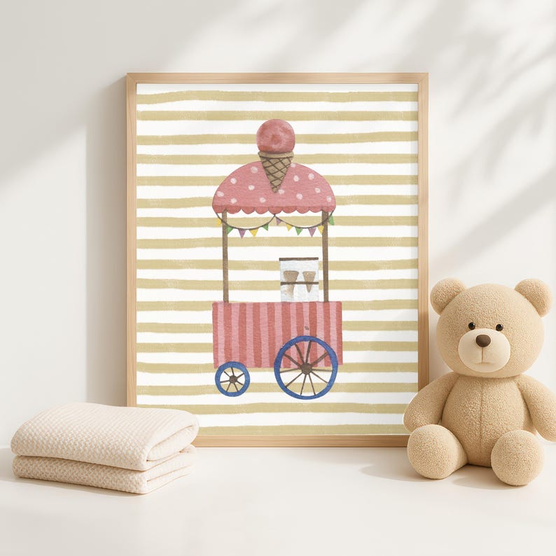Pode incluir: Ilustra&ccedil;&atilde;o em aquarela de um carrinho de sorvete rosa com rodas azuis e um toldo de bolinhas. O fundo apresenta listras horizontais douradas e brancas. Um ursinho de pel&uacute;cia e um cobertor dobrado est&atilde;o em primeiro plano. Ideal para crian&ccedil;as.