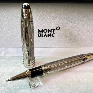 Bolígrafo roller Montblanc John F. Kennedy de edición limitada, color plateado, con estuche.
