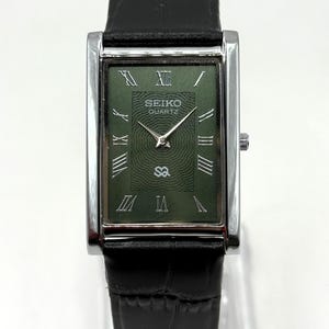 Vintage Seiko Slim Quartz Rectangular Green Dial Leather Band Men's Wrist Watch