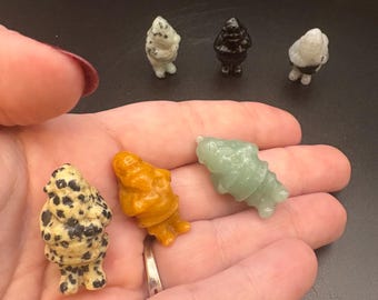 Mini Santa Carvings – Holiday Crystal Figurines for Joy & Cheer